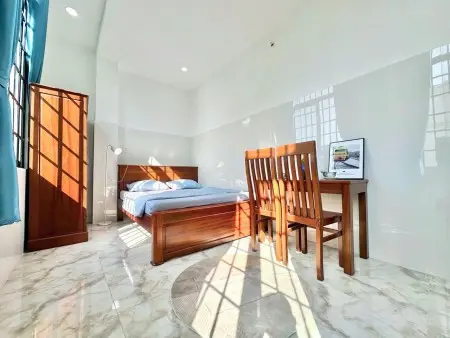 Phòng Cho Thuê Cửa Sổ Thoáng Ngay Cầu Nguyễn Văn Cừ Sát Q1, Thang Máy Giá Tốt