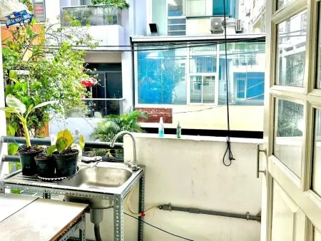 Cho Thuê Phòng Đầy Đủ Nội Thất Có Ban Công, Cửa Sổ Trời, Gần Công Trường Mê Linh, Bason, Limtower