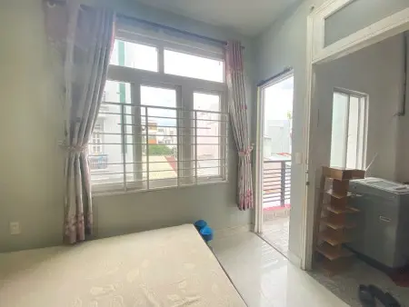 Cho Thuê Căn Hộ Tách Bếp Ban Công Riêng Ngay Tân Bình