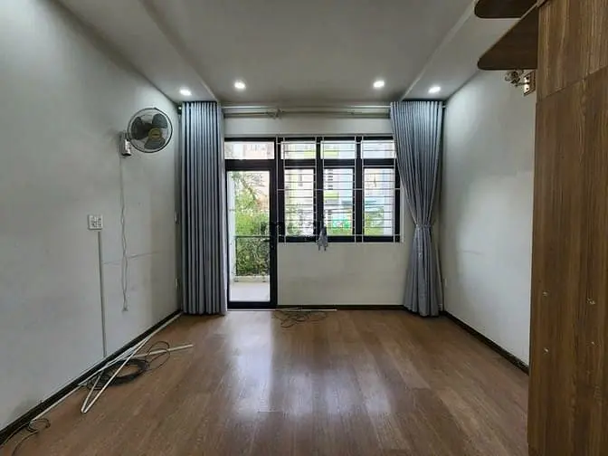 Nhà Đẹp Đường Xe Tải 8M Kdc Lý Chiêu Hoàng 4X24M 4,5 Tầng Giáp Bìnhphú