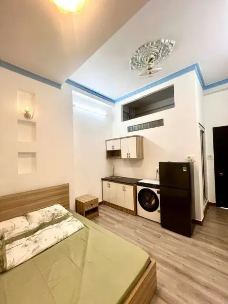 Cho Thuê Phòng Cửa Sổ Thoáng, Máy Giặt Riêng Gần Ngã Tư Hàng Xanh, Giáp Q1, Phú Nhuận
