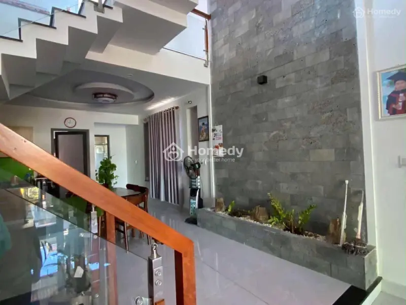 Bán Nhà Đẹp Đổ Tấm 2 Phòng Ngủ Ngay Gần Phố Cổ 1,5Km