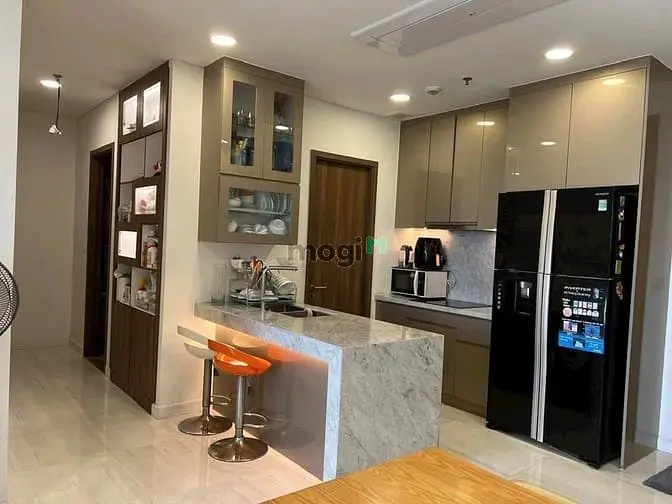Bán Gấp Ch 2Pn Kingdom 101, Quận 10 ( 2Pn + 2Wc ) Sổ Hồng Trao Tay