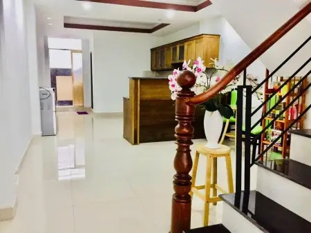 Cần Share 1 Phòng Trống Có Ban Công Và Cửa Sổ Lớn Ngày Đầm Sen