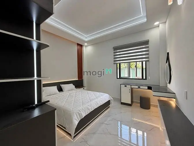 Nhà Bên Cv Phần Mền Quang Trung, Dt:4X18M, Lửng, 3Lầu, 4Pn, Gara Xe