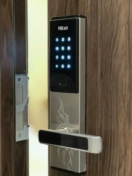 Căn Hộ 1 Phòng Ngủ Full Nội Thất Ngay Trung Tâm Tân Bình