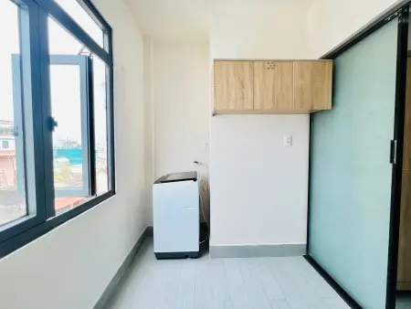 Cho Thuê Phòng Tách Bếp, Full Nội Thất, Cửa Sổ Lớn Ngay Ung Văn Khiêm, Gần Ngã Tư Hàng Xanh, Uth,..