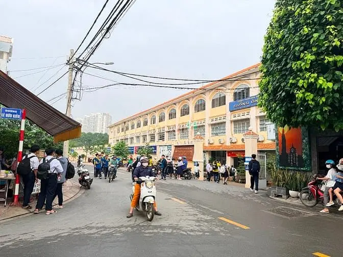 Bán Nhà Mặt Tiền Đường Lê Hữu Kiều Cách Nguyễn Thị Định 100M