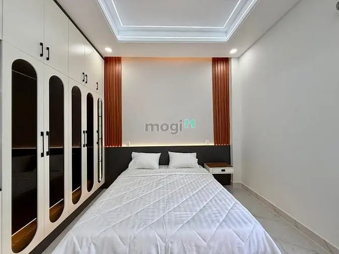 Nhà Bên Cv Phần Mền Quang Trung, Dt:4X18M, Lửng, 3Lầu, 4Pn, Gara Xe