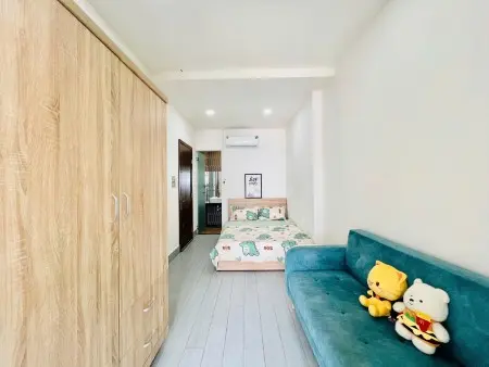 Cho Thuê Phòng Tách Bếp, Full Nội Thất, Cửa Sổ Lớn Ngay Ung Văn Khiêm, Gần Ngã Tư Hàng Xanh, Uth,..