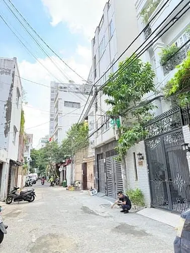 Siêu Phẩm Sân Bay 4M X 27M - 3 Tầng Kiêng Cố Hẻm Nhựa Xe Hơi. Chỉ 16.9