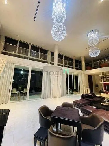 Siêu Biệt Thự 5 Tầng Đối Diện Công Viên Khu Đệ Nhất Hoàng Việt 750M2