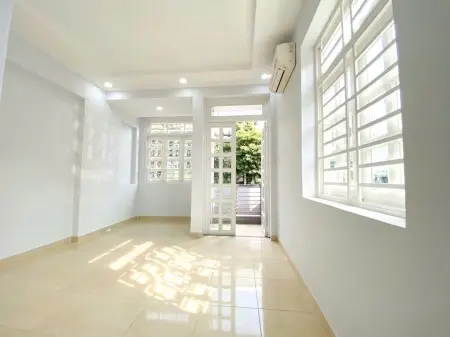 Studio Ban Công Riêng - Gần Cộng Hoà , Huit , Hvhk