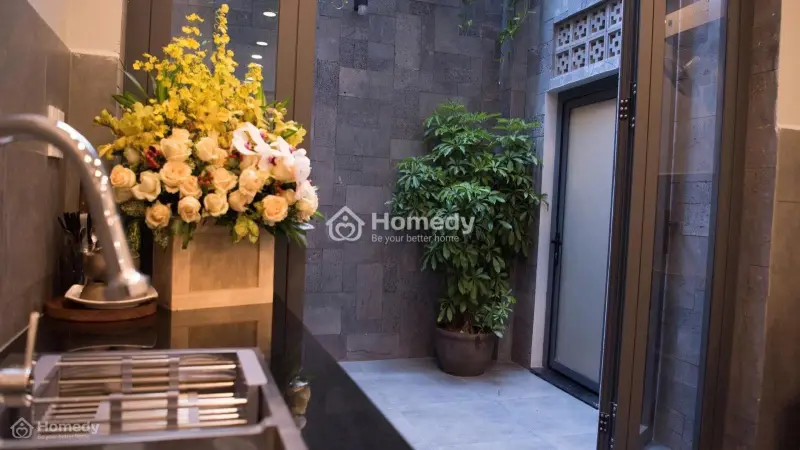 Nhà 1 Trệt 1 Lầu Thiết Kế Hiện Đại, Có Sân Trước Và Giếng Trời Sau, Thoáng Sáng Cả Ngày
