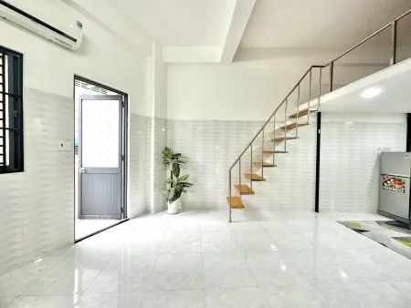 Căn Hộ Gác Lửng Ban Công Thoáng Mát Ngay Lý Thường Kiệt