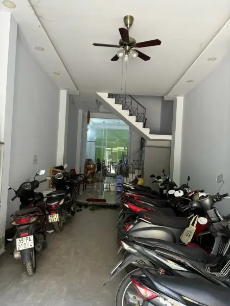 Cho Thuê Văn Phòng Rộng 38M2, Mặt Tiền Đường Bàu Cát 6