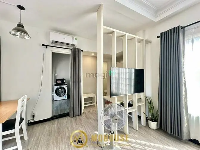Cho Thuê Căn Hộ Tách Bếp Ban Công Máy Giặt Riêng, Công Trường Mê Linh