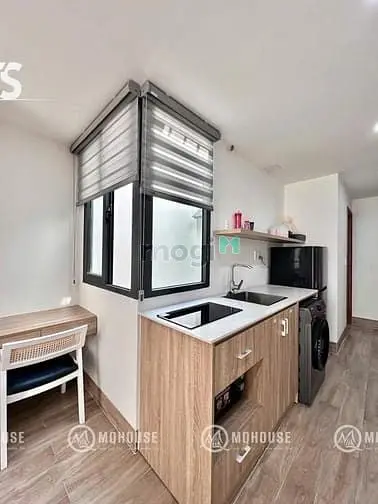 Cho Thuê Căn Hộ Cao Cấp 65M2, Ban Công, Thang Máy, Gần Chợ Bến Thành