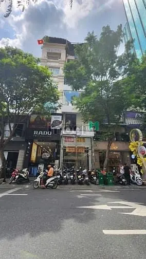 Shop Thời Trang 39 Đồng Khởi, Q1. Dt: 4X25M. Kc: Trệt 2 Lầu. Gía: 120T