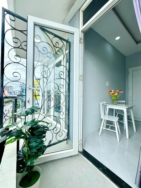 Cho Thuê Căn Hộ Full Nội Thất – Ban Công Thoáng Mát Quận 1 Gần Cầu Nguyễn Văn Cừ, Ngã Sáu Cộng Hoà