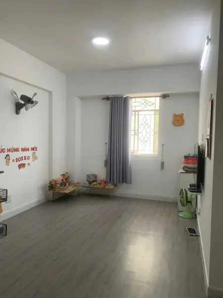 Chung Cư 590, Cmt8, Phường 11, Quận 3: 70M2, 2Pn, Thang Bộ, 9Tr