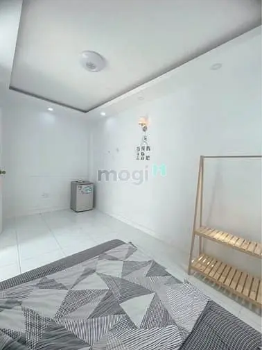 Phòng 20M2 Full Nội Thất Giá 4 Triệu/Tháng Sân Thượng Ngay Cửa Phòng