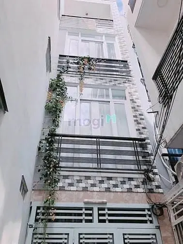 Phòng 20M2 Full Nội Thất Giá 4 Triệu/Tháng Sân Thượng Ngay Cửa Phòng