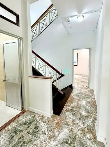 Mt Cư Xá Lữ Gia Q11, (5.4X28.5M 3 Lầu 7 Phòng Lớn), Sân Để Xe