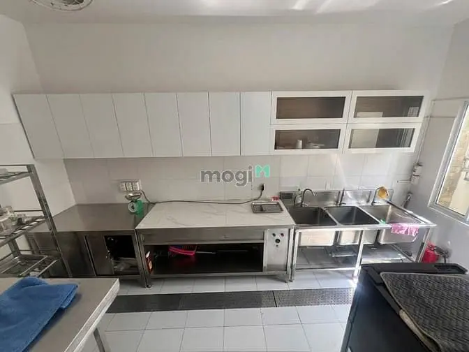 Cho Thuê Biệt Thự Gần 900M2, Trần Văn Sắc - 1 Trệt 2 Lầu. Giá 160Tr/Th