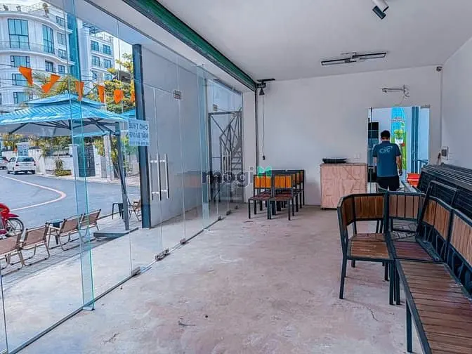 Mặt Bằng Kính Trống Suốt Đẹp - 9X4,5M, Nhánh Quốc Hương. Giá 50Tr/Th