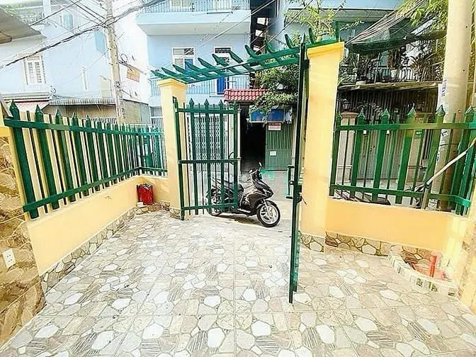 Bán Gấp Nhà Quận 2-4Pn- 3 Tầng--Hẻm 4M-Sổ Riêng-Không Quy Hoạch-4,9 Tỷ