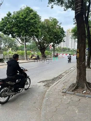 Hiếm ! Phân Lô 6 Tầng Thang Máy Bùi Xương Trạch Ngõ Nông Gần Phố 8,9Tỷ