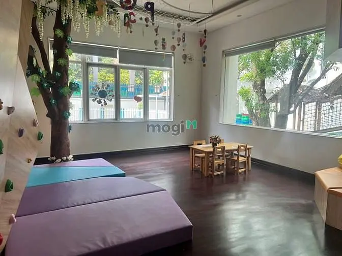 Cho Thuê Biệt Thự Gần 900M2, Trần Văn Sắc - 1 Trệt 2 Lầu. Giá 160Tr/Th