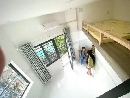 Cho Thuê Căn Duplex Có Ban Công Siêu Rộng Tại Văn Chung Kế Etown.