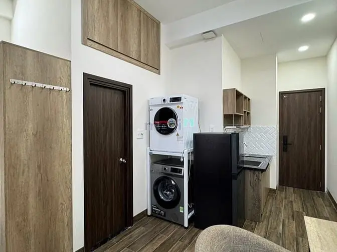 Trống Sẵn Căn Hộ Full Nội Thất Có Máy Chiếu, Ban Công, Máy Giặt Gần Q1