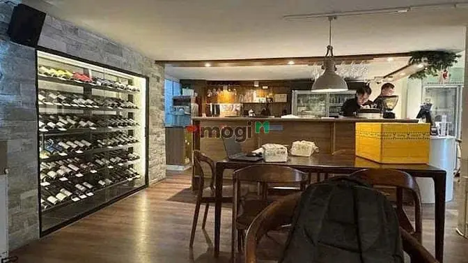 Cho Thuê Nhà Mặt Tiền Trần Hưng Đạo - Nguyễn Thái Bình, Quận 1