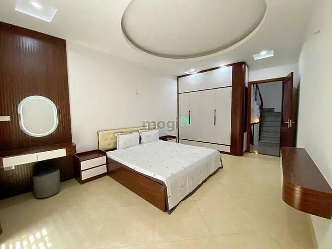 Bán Nhà Văn Chương Đống Đa 5 Tầng 32M2 , Mt 4M , Vị Trí Siêu Đẹp