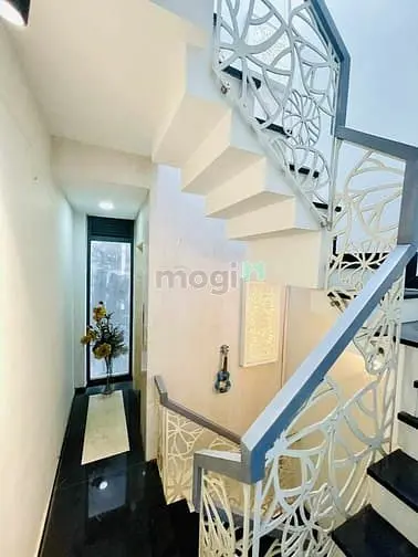 Bán Nhà Hxh Cmt8 - Q.10 - 45M2 - 3Pn 4Wc - Giá 8,5 Tỷ