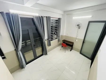 Phòng Ban Công Duplex Gác Cao - Có Máy Lanh, Thang Máy, Khoá Vân Tay