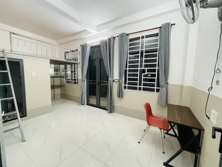 Phòng Ban Công Duplex Gác Cao - Có Máy Lanh, Thang Máy, Khoá Vân Tay