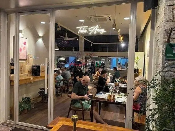 Cho Thuê Nhà Mặt Tiền Trần Hưng Đạo - Nguyễn Thái Bình, Quận 1