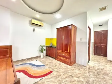 Phòng Ban Công Thoáng Mát Ngay Chợ Tân Sơn Nhất - Giá Hấp Dẫn