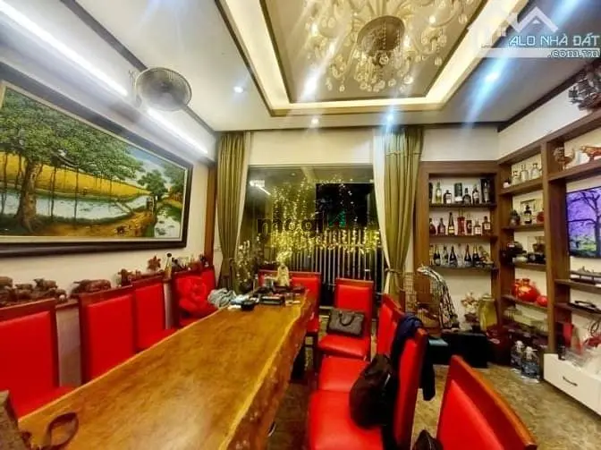 Lạc Long Quân - Tây Hồ - Ô Tô - 110 M2 - 5 Tầng - Giá 32.8 Tỷ