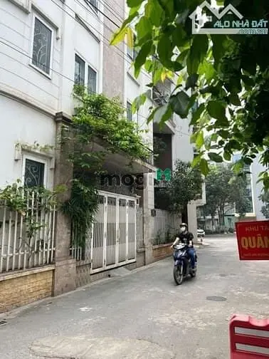 Lạc Long Quân - Tây Hồ - Ô Tô - 110 M2 - 5 Tầng - Giá 32.8 Tỷ