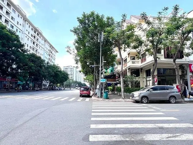 Nhà Phố Góc Đường Bùi Bằng Đoàn, Khu Phố Hưng Phước 4 Giá Thuê Rẻ