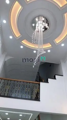 Siêu Phẩm - Thang Máy - Gỗ Đỏ - 5 Tầng Mới Keng - Vip Hiệp Bình Phước