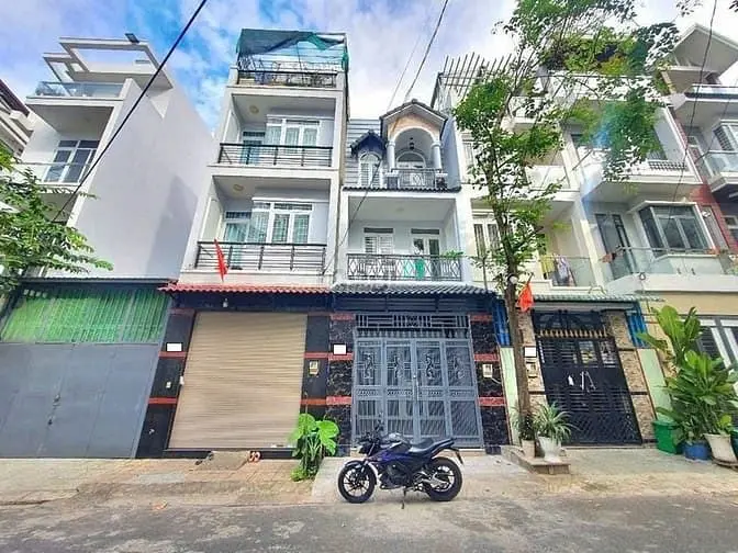 Bán Nhà Tặng Full Nội Thất 4 Tầng, Trung Tâm Quận 9. Giá Nhỉnh 7 Tỷ