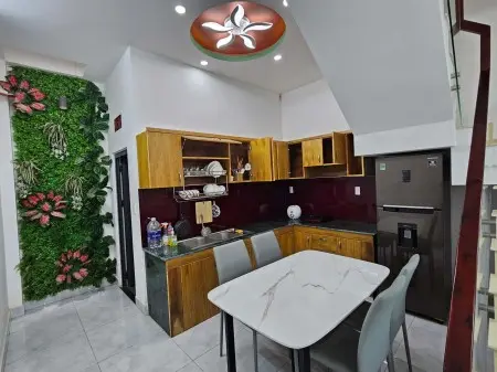 Nhà Nguyên Căn Chính Chủ Full Nội Thất, 1 Trệt 2 Lầu, Hẻm Xe Hơi - Gần Fpt, Đh Ufm, Nttu.