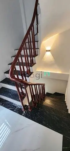 Nhà Mới Ở Ngay Phố Hồng Mai 5 Tầng 40M2 - Ô Tô Cách Nhà 15M - 8,9 Tỷ