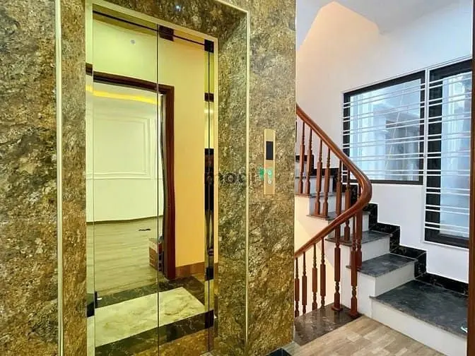 Bán Nhà Lô Góc Phố Pháo Đài Láng - 6 Tầng Thang Máy 38M2 , Mt 4M